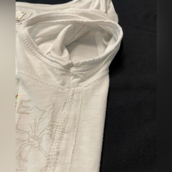 American Eagle outfitters top, women’s white graphic T-shirt, medium - Picture 7 of 12